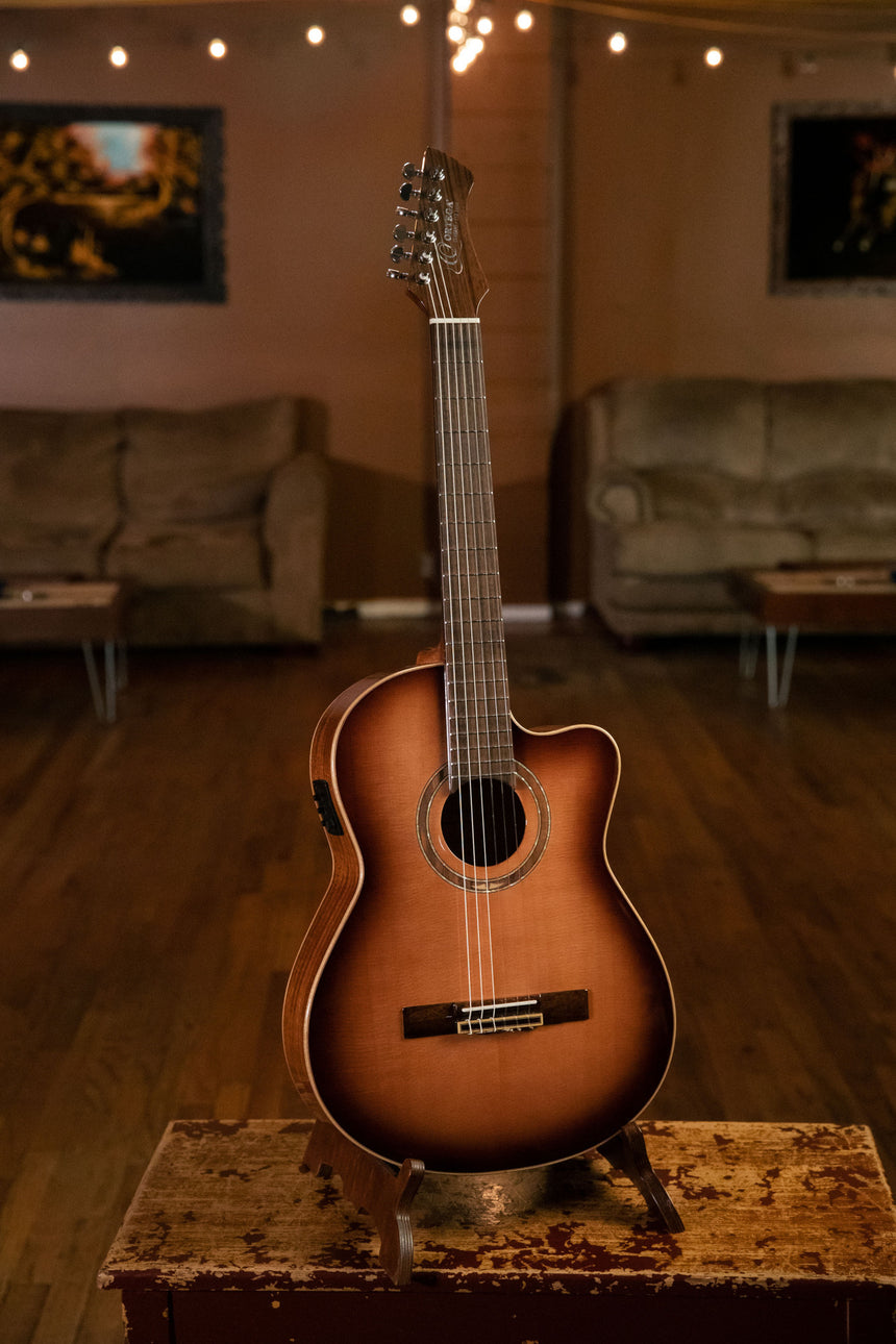 ORTEGA Performer Series Konzertgitarre Cutaway - Preamp + Tasche - Musik-Ebert Gmbh