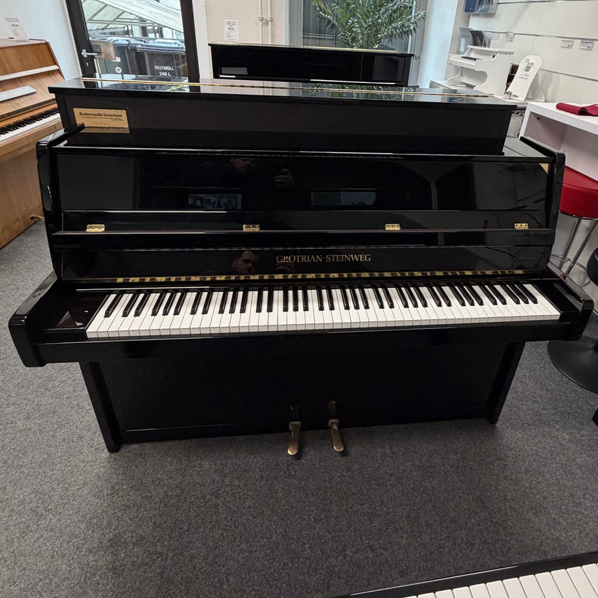 GROTRIAN - STEINWEG Klavier Mod. CLOU schwarz poliert Occassion 111 cm Höhe, Bestzustand Bj. 1991 (gebraucht) - Musik-Ebert Gmbh