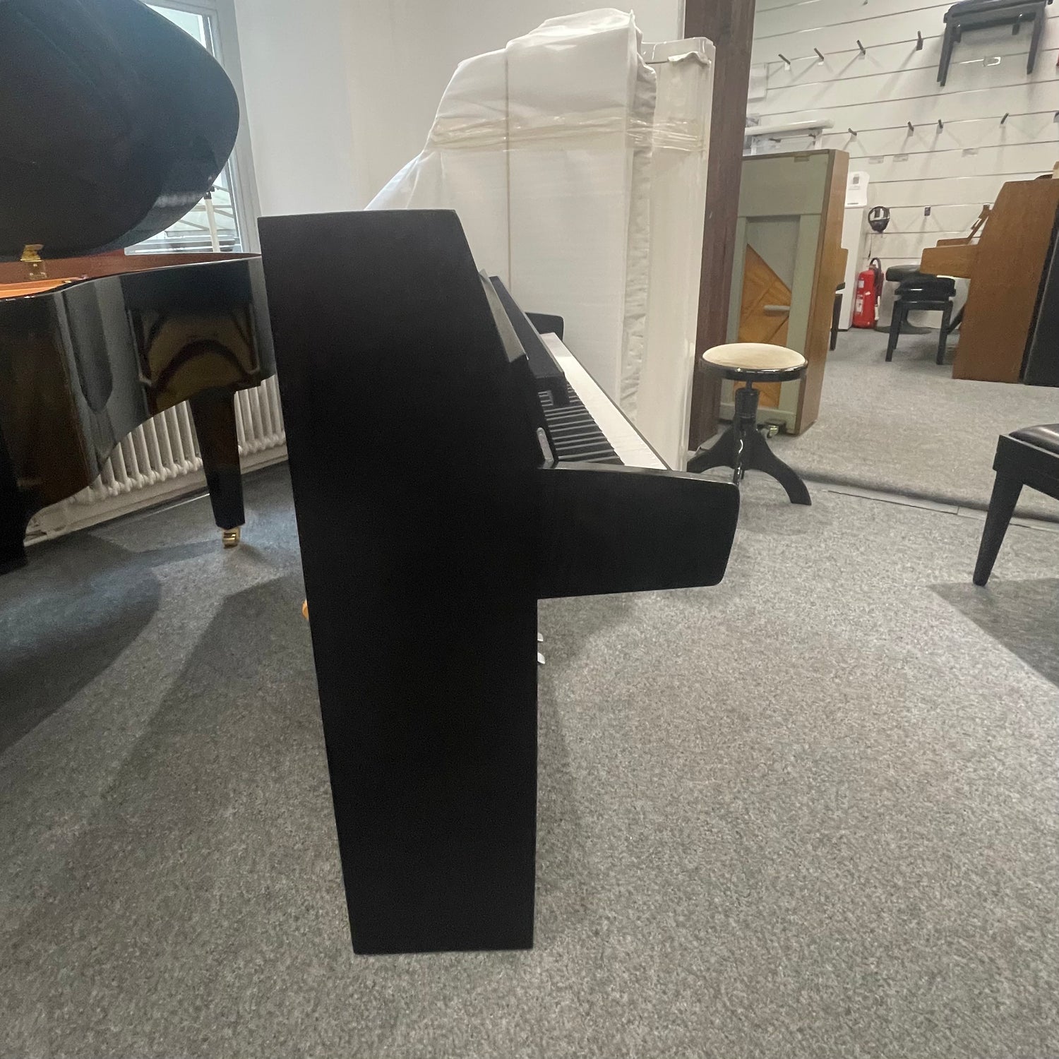 W.Schimmel Klavier 112/5 schwarz matt/Chrom Occasion Bj. 1980, sehr guter Zustand Renner Mechanik (gebraucht) - Musik-Ebert Gmbh