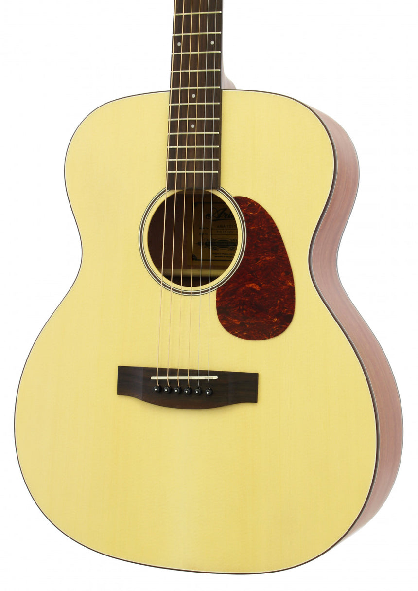 Aria 101 CE MTN guitare folk naturel – table en épicéa massif, pan coupé, micro, housse incluse