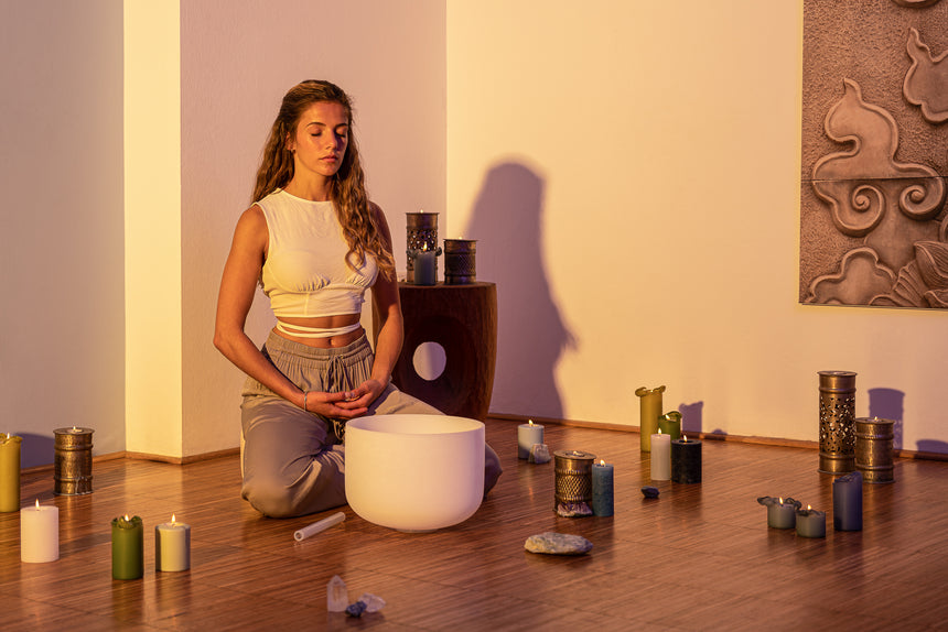 MEINL Sonic Energy CSB12D, blanc dépoli – dans une scène de méditation