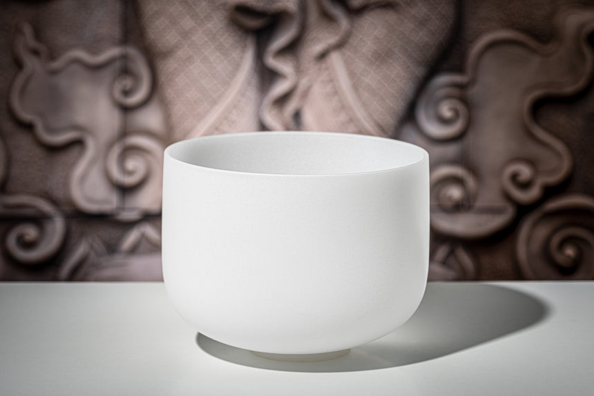 MEINL Sonic Energy CSB10D, blanc dépoli – devant un fond ornementé