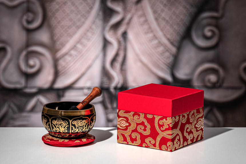 Bol chantant Meinl Sonic Energy SB-OR-300-R, laiton décoré, coussin et coffret rouges – bol avec coffret cadeau rouge