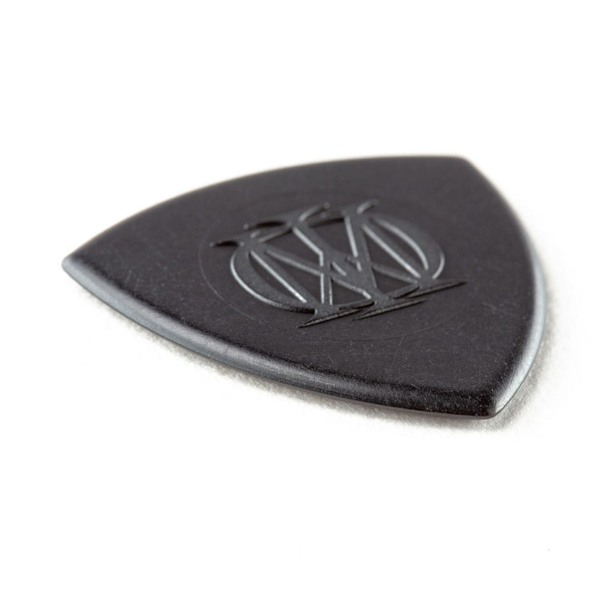 Dunlop 545PJP140 John Petrucci Trinity 1,40 mm – vue latérale à plat d’un médiator noir du lot de six