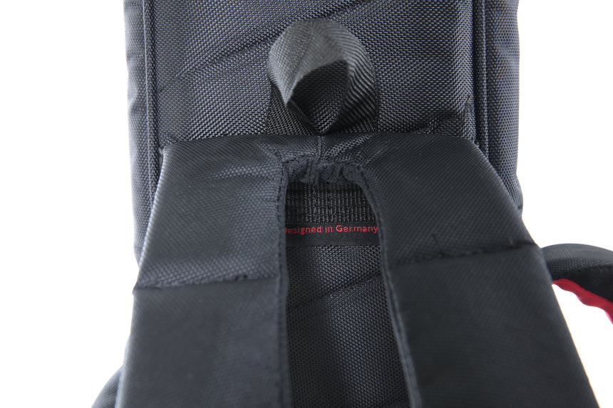 Housse GEWA Cross 30 pour guitare classique 4/4 215.505, noire – gros plan des bretelles rembourrées