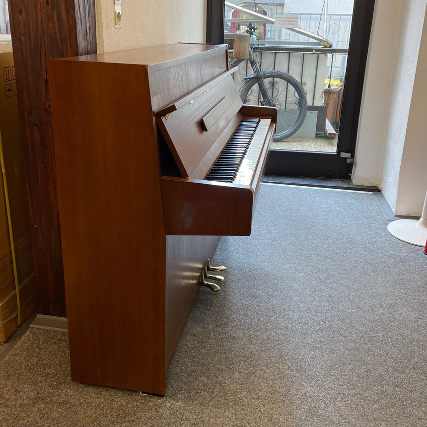 Yamaha Klavier M1J Nussbaum satiniert (gebraucht) - Musik-Ebert Gmbh