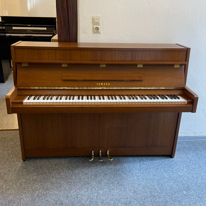 Yamaha Klavier M1J Nussbaum satiniert (gebraucht) - Musik-Ebert Gmbh