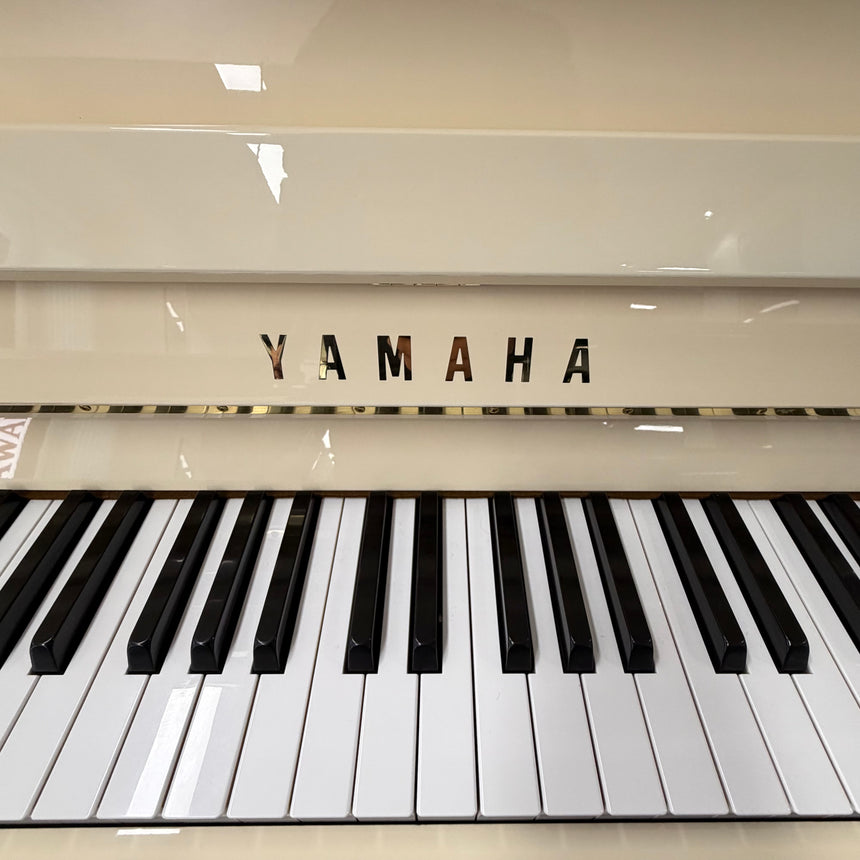 Yamaha Klavier V 118 Vienna Elfenbein poliert Occasion Bj. 2000, sehr guter Zustand mit Silent System (gebraucht)