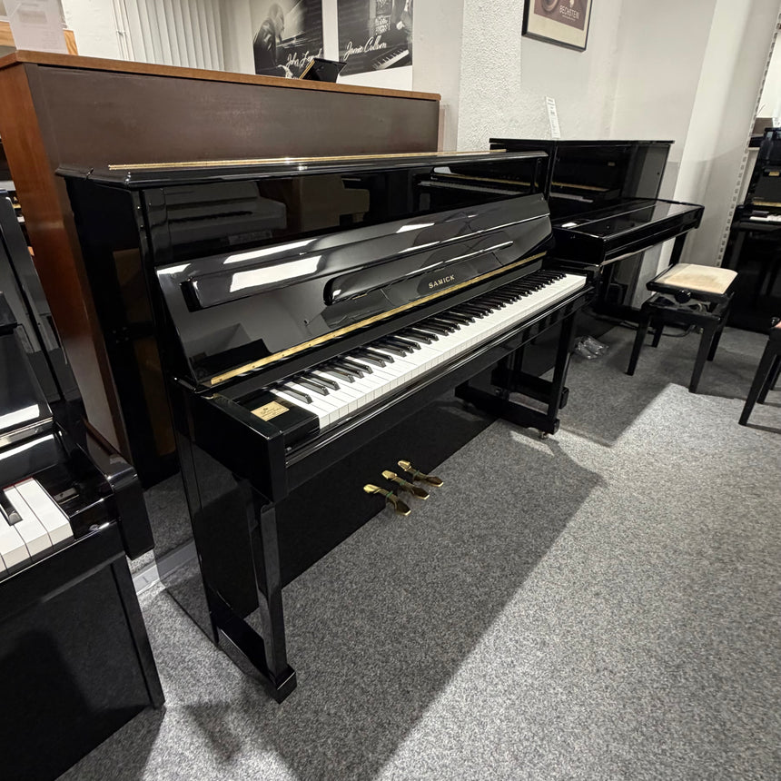 SAMICK Klavier SU 110G schwarz poliert Occasion Bj. 1995 sehr guter Zustand (gebraucht) - Musik-Ebert Gmbh