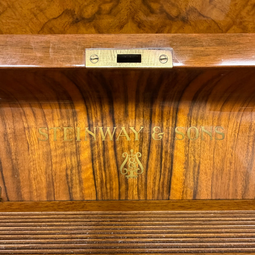 STEINWAY & SONS Klavier Mod. V-125 Wurzelnussbaum Occasion Bj. 1945 Generalüberholt (gebraucht) - Musik-Ebert Gmbh