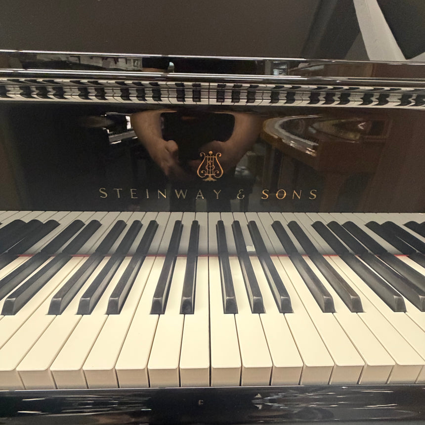 Steinway & Sons Flügel Mod. O schwarz poliert Occasion Bj. 1985, original in Hamburg gefertigt Bestzustand mit Klavierbank (gebraucht) - Musik-Ebert Gmbh