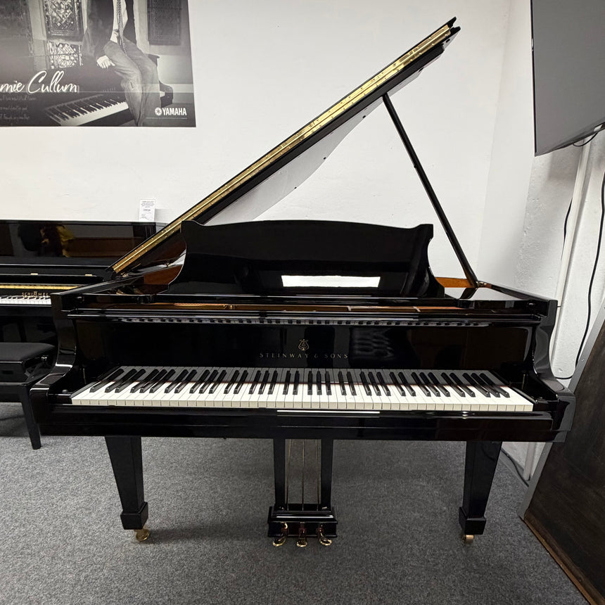 Steinway & Sons Flügel Mod. O schwarz poliert Occasion Bj. 1985, original in Hamburg gefertigt Bestzustand mit Klavierbank (gebraucht) - Musik-Ebert Gmbh