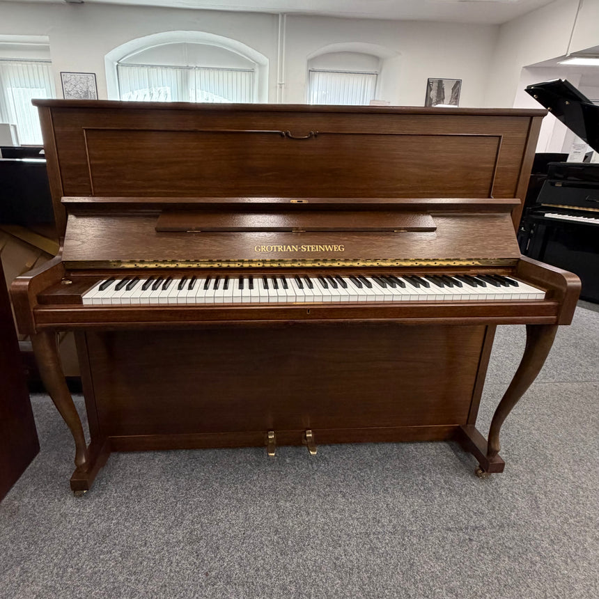 GROTRIAN-STEINWEG Klavier 122 Chippendale Nussbaum sehr guter Zustand Bj. 1982 (gebraucht)