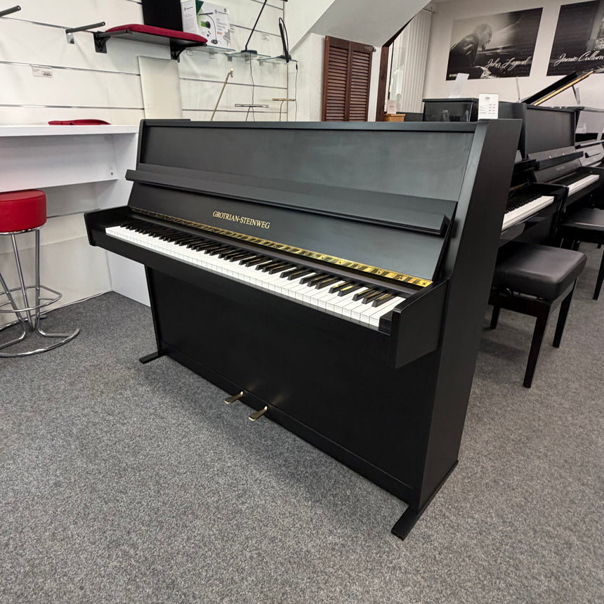 GROTRIAN-STEINWEG Klavier 110 Occasion schwarz matt Bj. 1973 – Bestzustand mit Renner Mechanik (gebraucht)