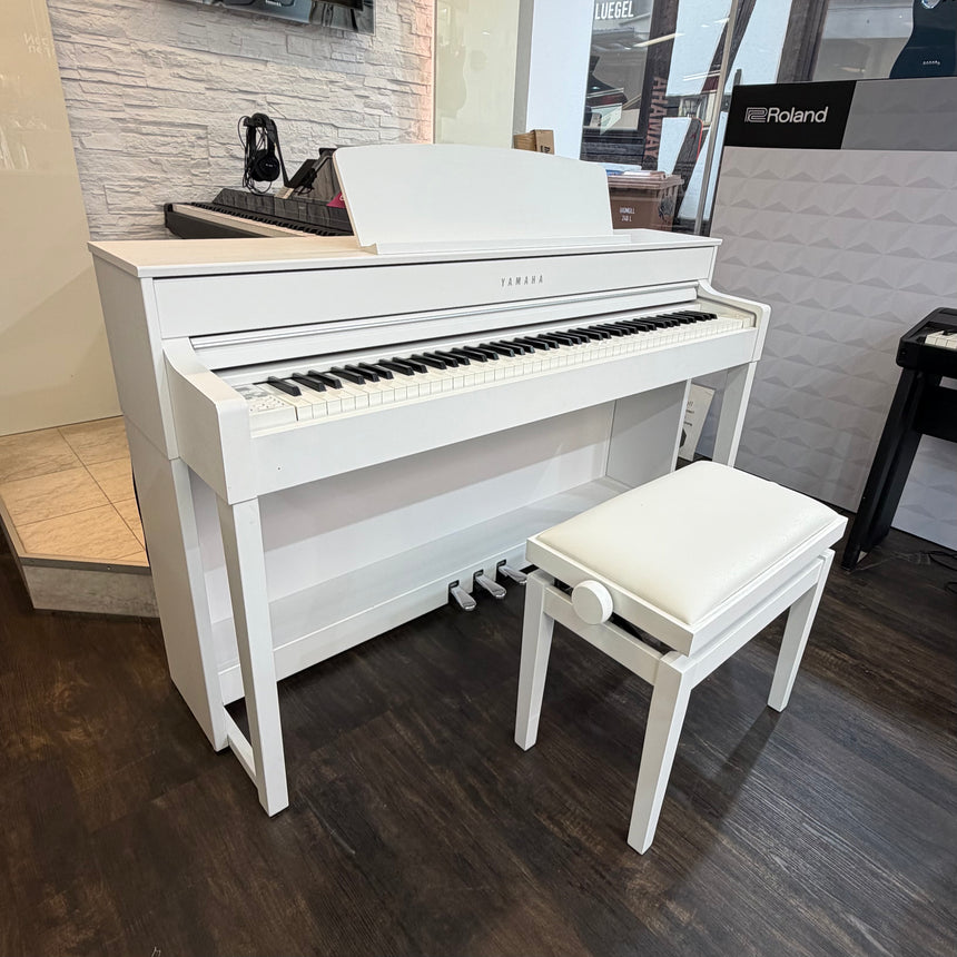 Yamaha E-Piano CLP-575 weiss Occasion, sehr guter Zustand Bj. 2016, inkl. Bank (gebraucht)