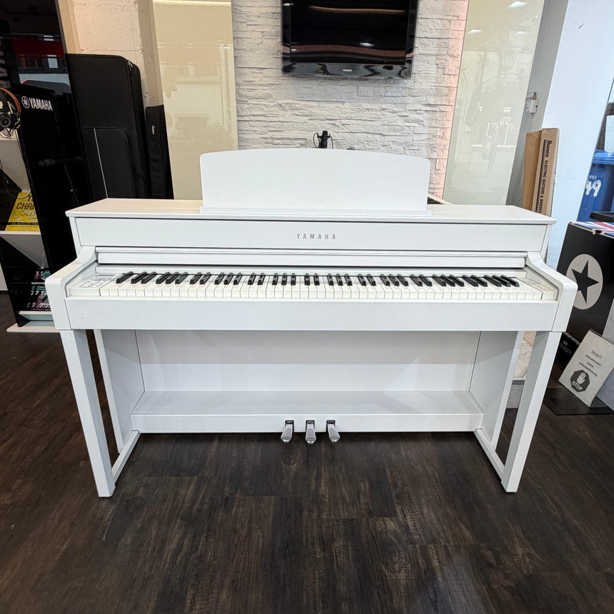 Yamaha E-Piano CLP-575 weiss Occasion, sehr guter Zustand Bj. 2016, inkl. Bank (gebraucht)