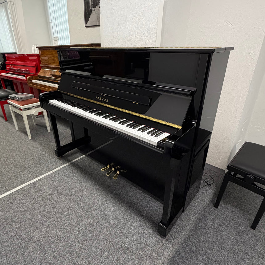 Yamaha Klavier P 121 HG SH2 Occasion – schwarz poliert, mit Silent-System, Bj. 2021 (gebraucht)