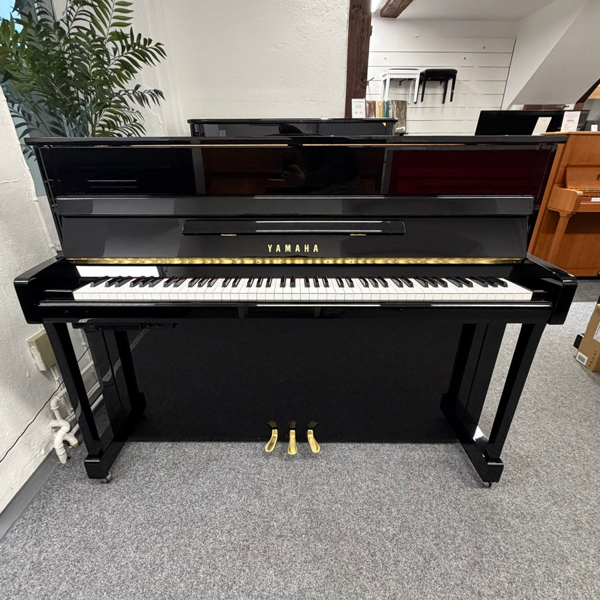 Yamaha Klavier B 2 SC2 Occasion – schwarz poliert, mit Silent-System, Bj. 2019, neuwertig (gebraucht)
