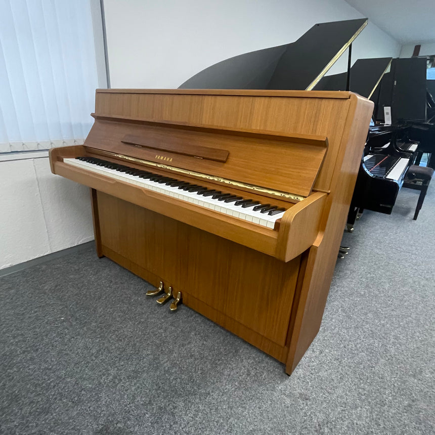 Yamaha Klavier M1F Nussbaum Occasion Bj. 1978, sehr guter Zustand, beste Qualität made in Japan (gebraucht) + Klavierbank - Musik-Ebert Gmbh
