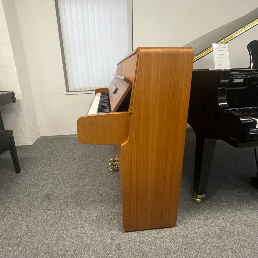 Yamaha Klavier M1F Nussbaum Occasion Bj. 1978, sehr guter Zustand, beste Qualität made in Japan (gebraucht) + Klavierbank - Musik-Ebert Gmbh
