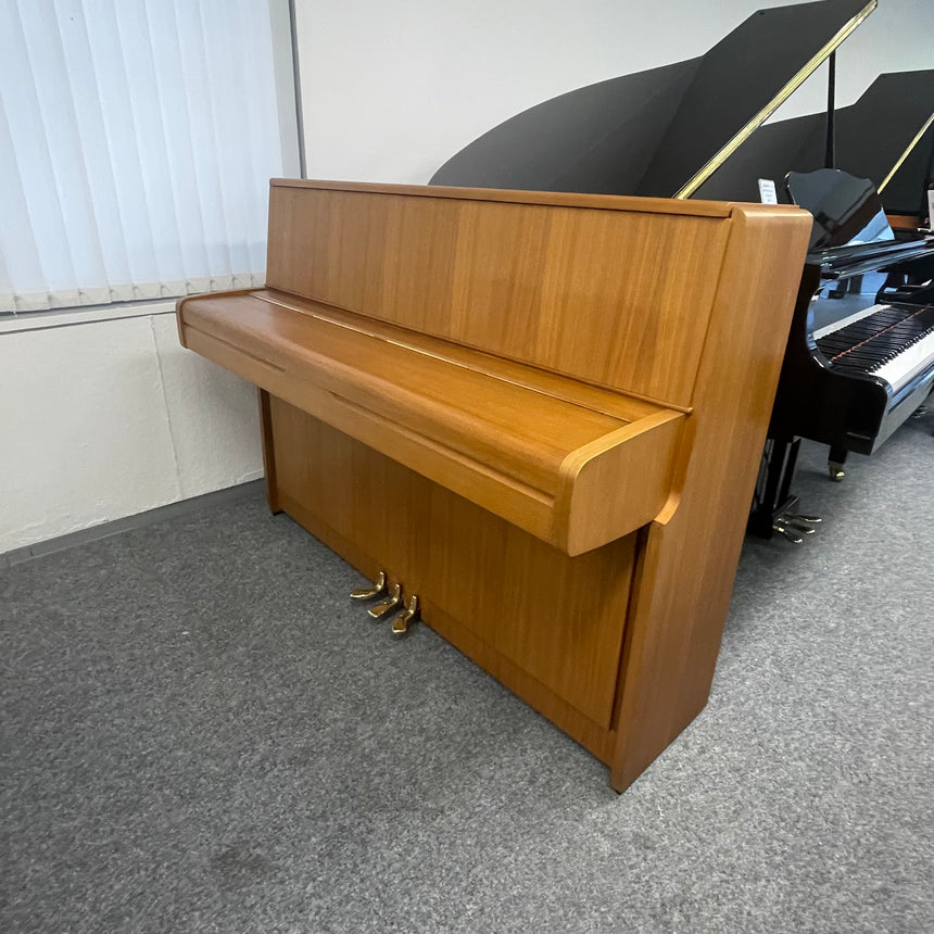 Yamaha Klavier M1F Nussbaum Occasion Bj. 1978, sehr guter Zustand, beste Qualität made in Japan (gebraucht) + Klavierbank - Musik-Ebert Gmbh