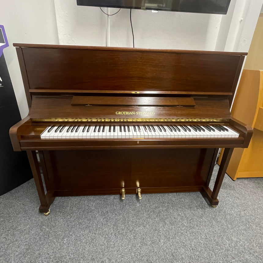 GROTRIAN-STEINWEG Klavier 122 K Occasion Nussbaum sehr guter Zustand Bj. 1985 (gebraucht) - Musik-Ebert Gmbh