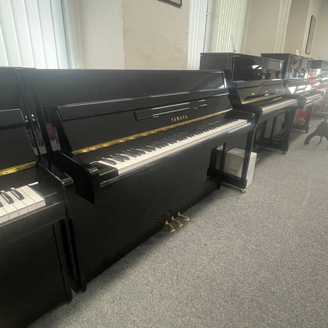 Yamaha piano M 108 used, black polished, original made in Japan, built in 1993, very good condition (used)