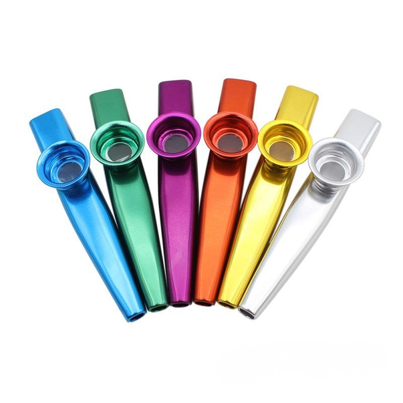 U-Turn Kazoo aus Metall – buntes Mirliton mit summender Membran, Farbe nicht wählbar