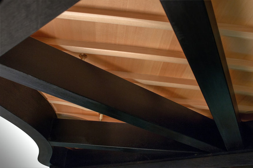 Structure inférieure en bois du Kawai GL-50, détail de la galerie du fabricant