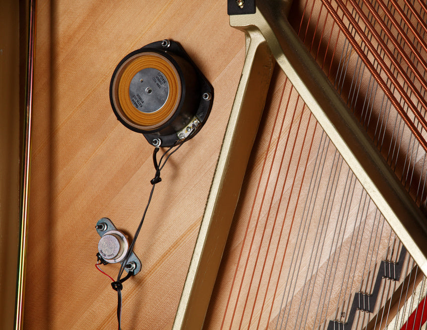 Transducteurs AURES sur la table d’harmonie, détail technique de la galerie Kawai K-500 AURES 2