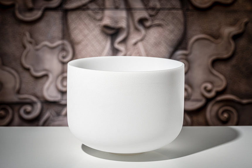 MEINL Sonic Energy CSB12D, blanc dépoli – devant un fond ornementé