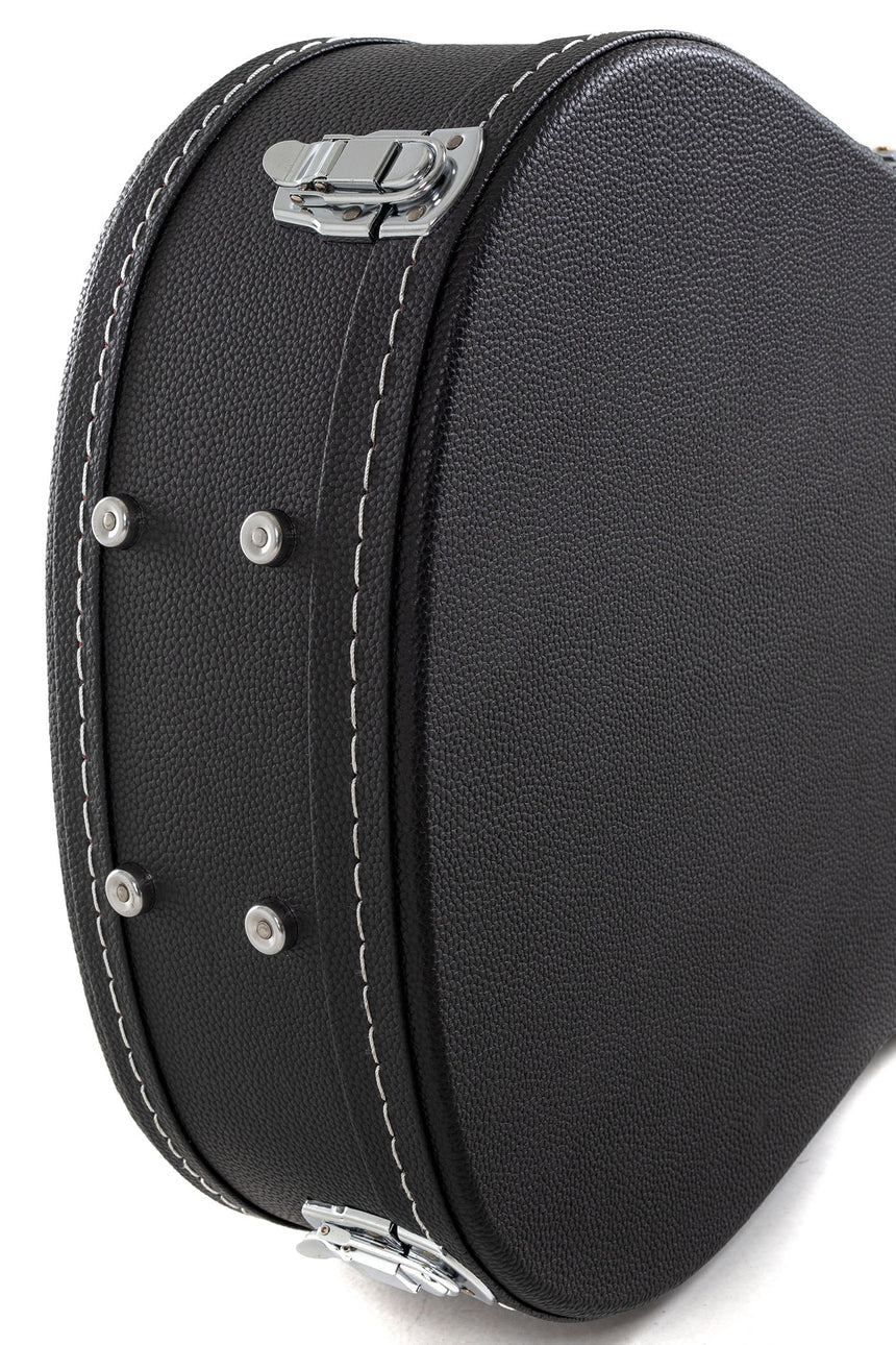 Étui GEWA Flat Top Economy pour guitare acoustique 523.110, noir – détail du bord extérieur et des ferrures