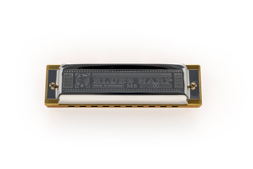 Hohner Blues Harp MS, sommier en bois brun et capots métalliques – vue de dessus opposée