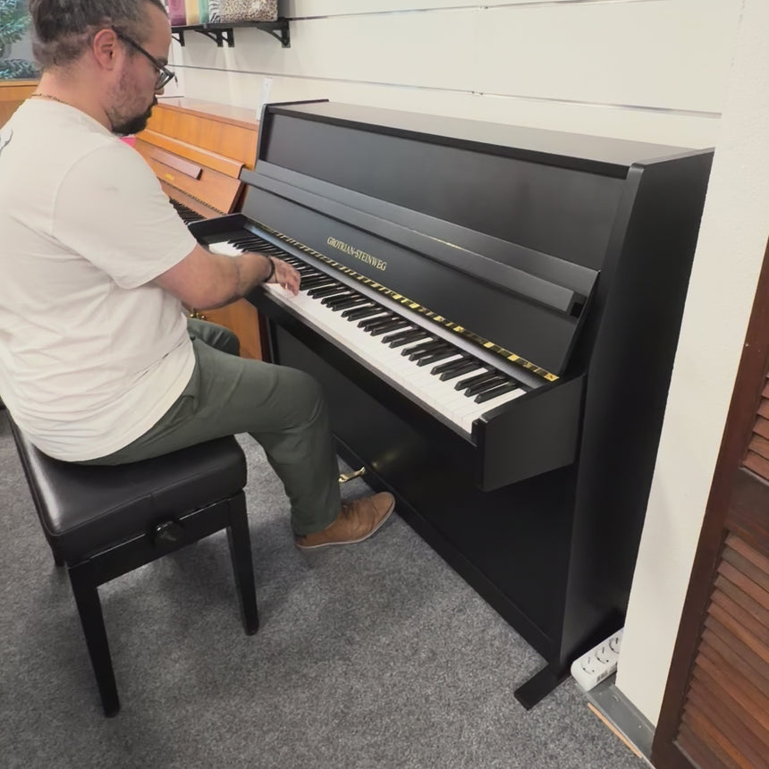 GROTRIAN-STEINWEG Piano droit 110 occasion noir mat, année 1973 – état optimal avec mécanique Renner (d'occasion)