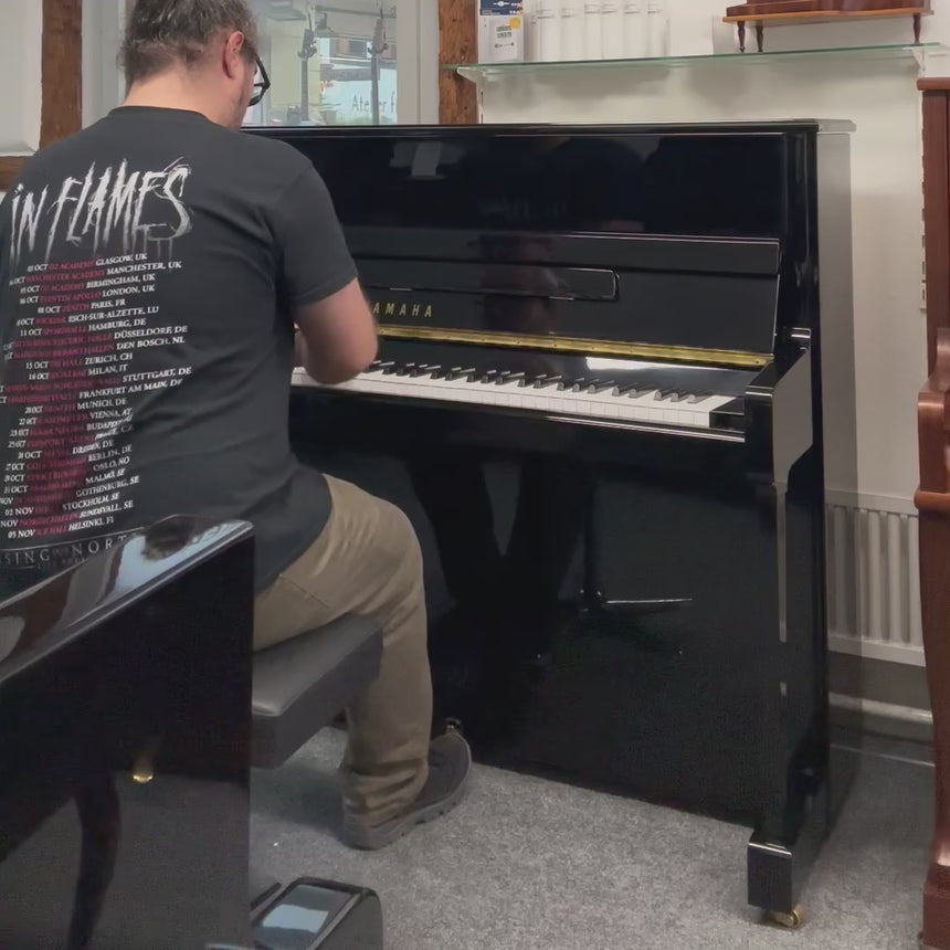 Yamaha V-118 Klavier Mod. Vienna Bj. 2000 - schwarz poliert (gebraucht)