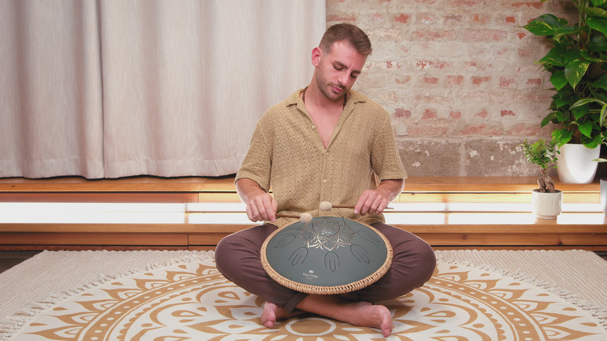 MEINL Sonic Energy 16" Octave Steel Tongue Drum, F Dur, 9 Töne, 432 Hz, Dunkelgrün, Graviertes florales Design OSTD3DGE