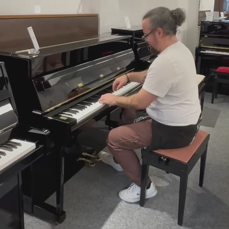 SAMICK Klavier SU 110G schwarz poliert Occasion Bj. 1995 sehr guter Zustand (gebraucht)